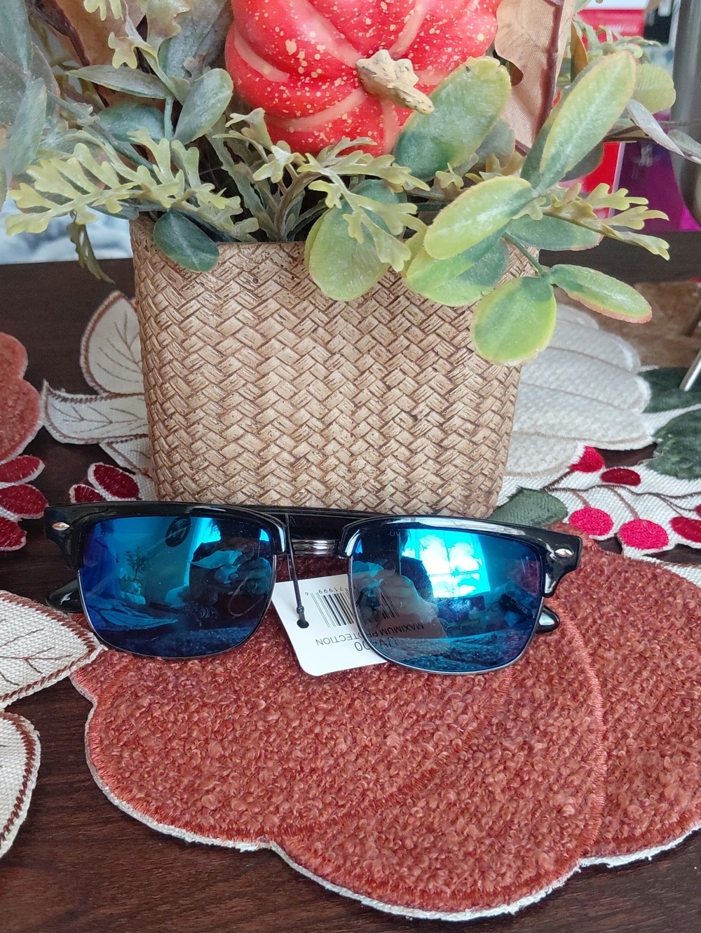 Classic Men's Sunglasses with Blue Mirrored Lenses and Black Frame